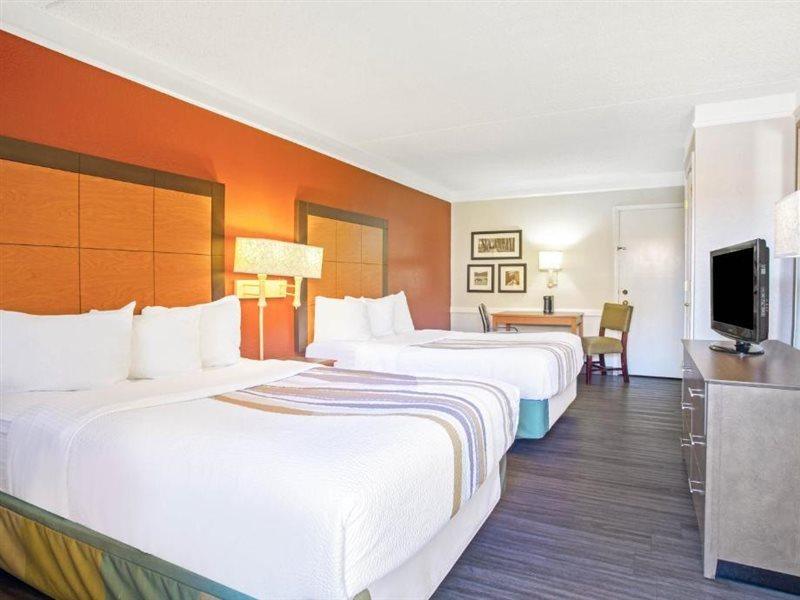 La Quinta Inn By Wyndham Victoria Luaran gambar
