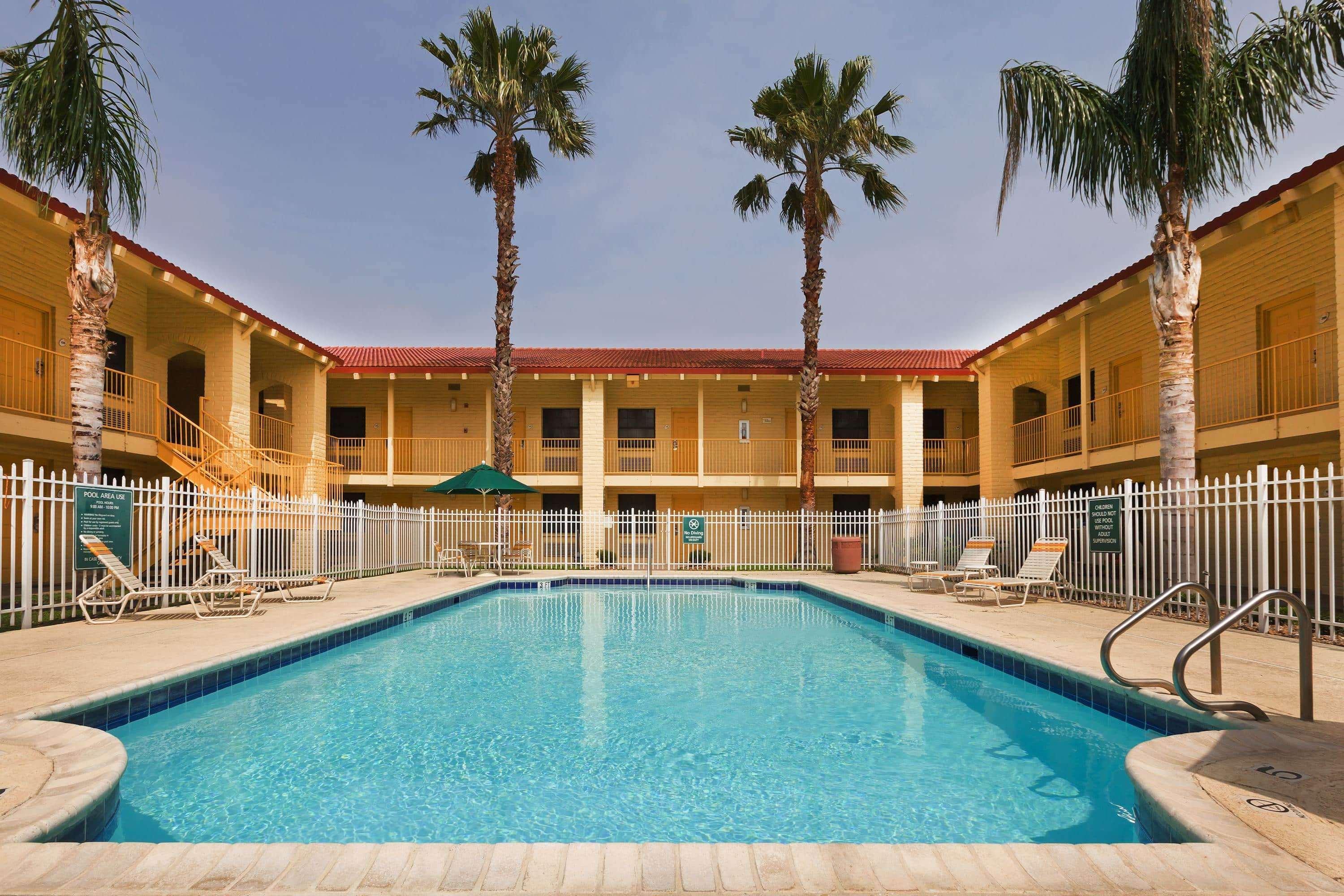 La Quinta Inn By Wyndham Victoria Luaran gambar