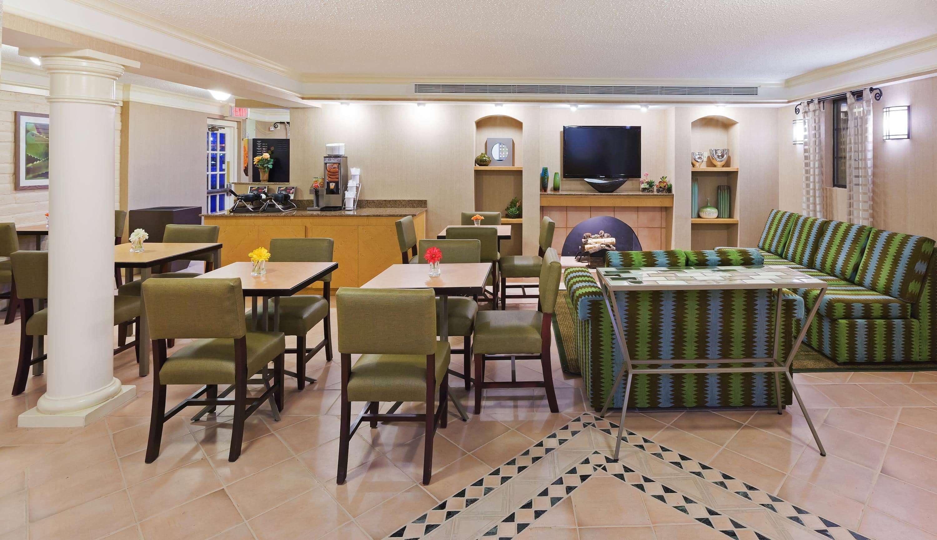 La Quinta Inn By Wyndham Victoria Luaran gambar