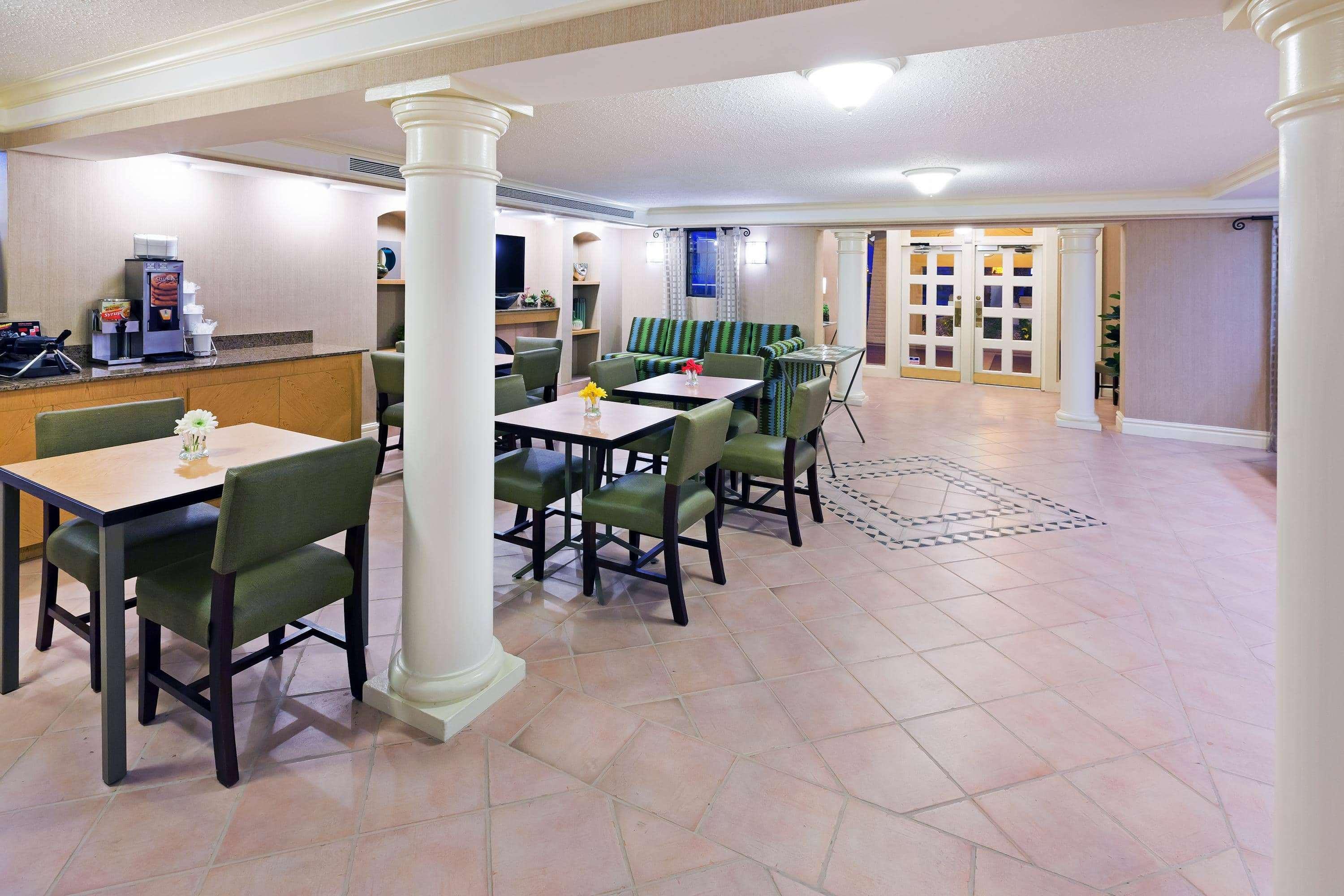 La Quinta Inn By Wyndham Victoria Luaran gambar