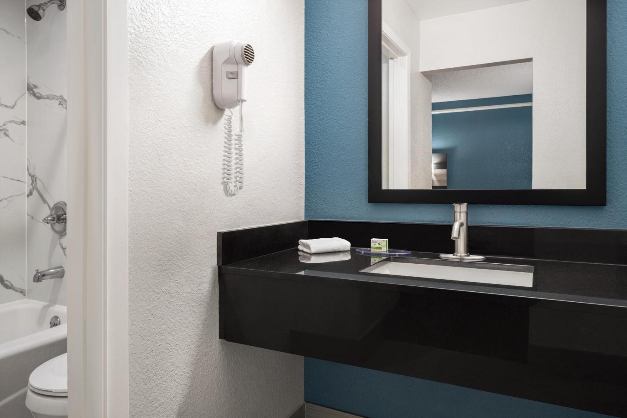 La Quinta Inn By Wyndham Victoria Luaran gambar
