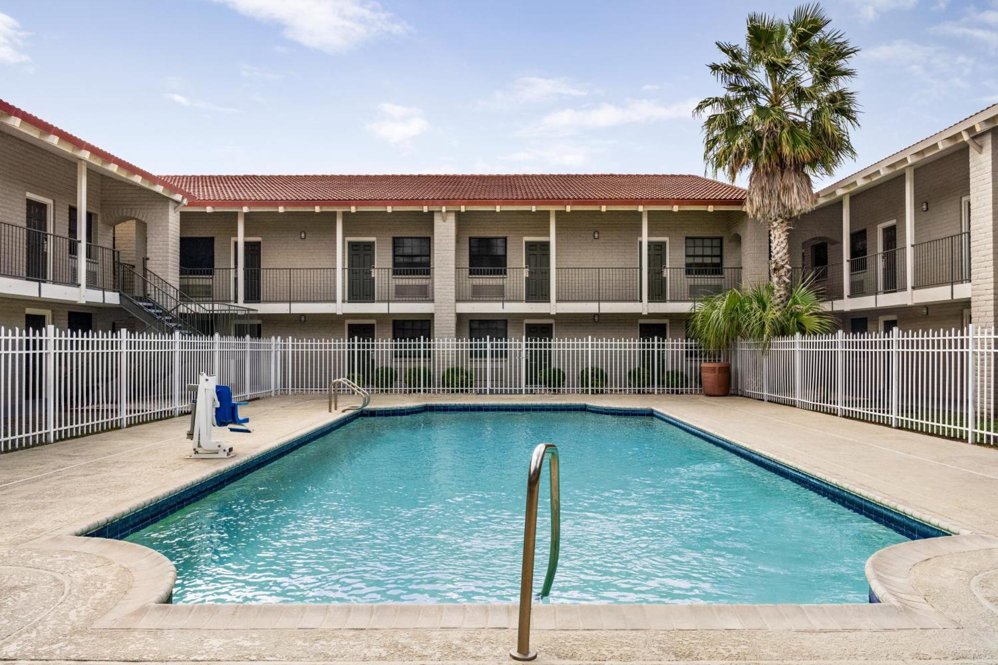 La Quinta Inn By Wyndham Victoria Luaran gambar